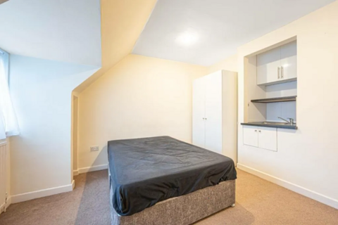 Studio to rent, The Market Place, London NW11