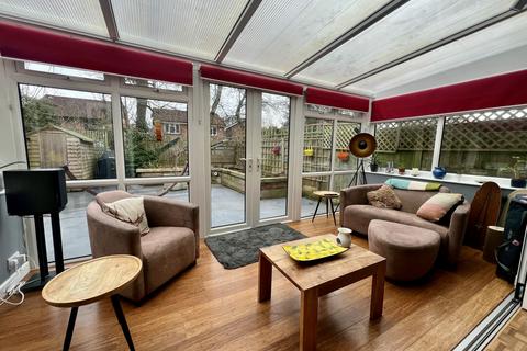18 Barnmead, Haywards Heath, RH16 1UZ