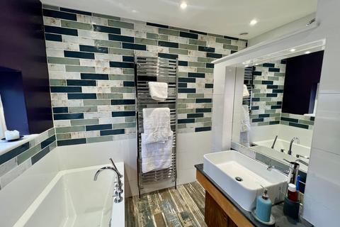 18 Barnmead, Haywards Heath, RH16 1UZ