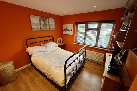 18 Barnmead, Haywards Heath, RH16 1UZ