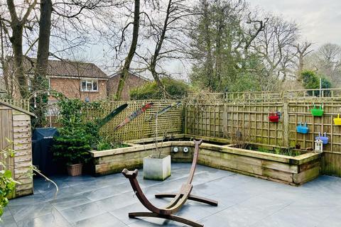 18 Barnmead, Haywards Heath, RH16 1UZ