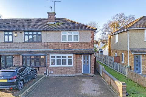 38 Birkdale Avenue, Romford, RM3 0SL