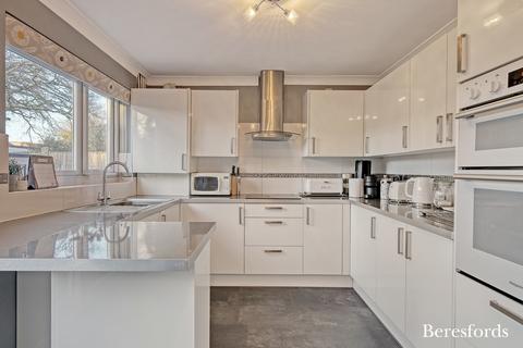 38 Birkdale Avenue, Romford, RM3 0SL