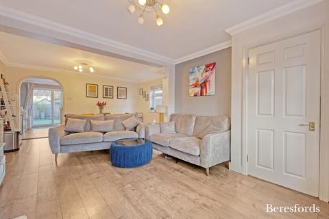 38 Birkdale Avenue, Romford, RM3 0SL