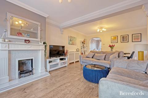 38 Birkdale Avenue, Romford, RM3 0SL