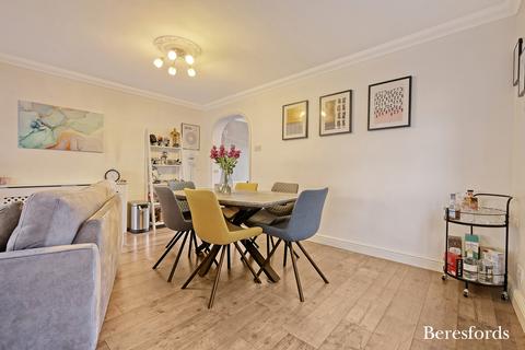 38 Birkdale Avenue, Romford, RM3 0SL