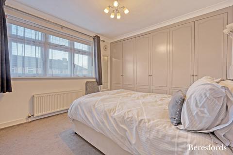 38 Birkdale Avenue, Romford, RM3 0SL