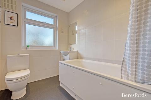 38 Birkdale Avenue, Romford, RM3 0SL