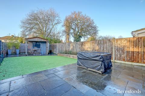 38 Birkdale Avenue, Romford, RM3 0SL