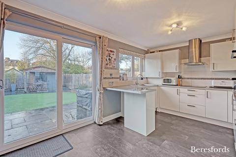38 Birkdale Avenue, Romford, RM3 0SL