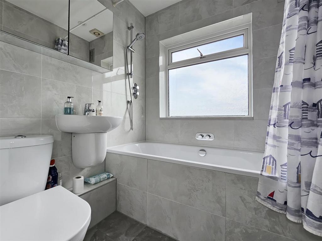 Bathroom 2.jpg
