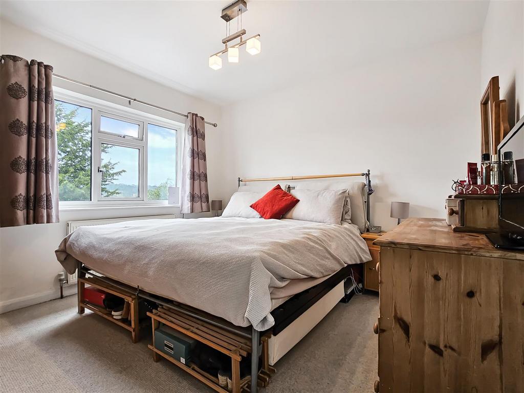 Bed 1.jpg