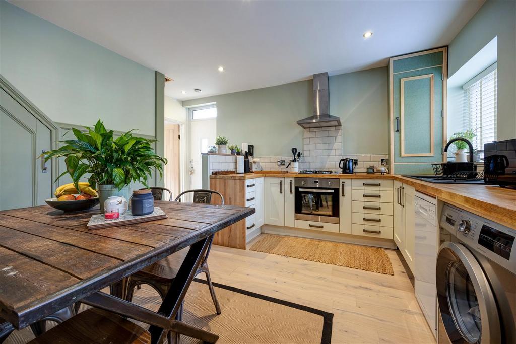 Kitchen 03.jpg