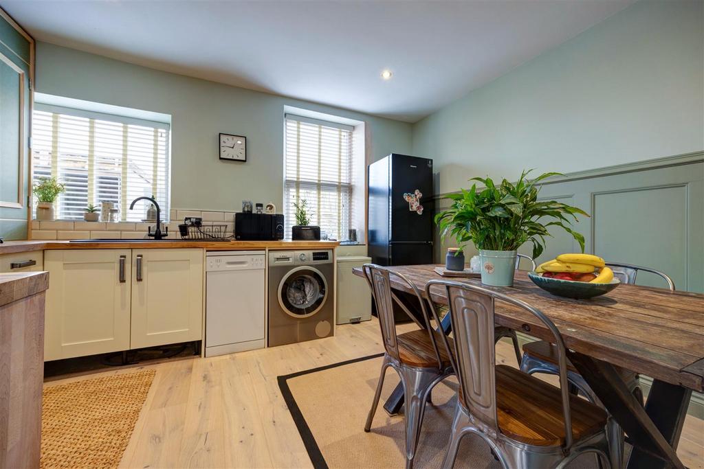 Kitchen 02.jpg