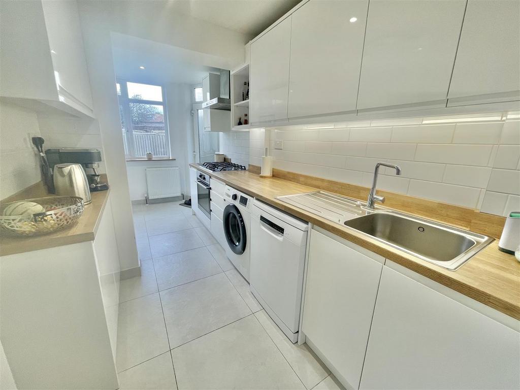 Kitchen 1.jpg
