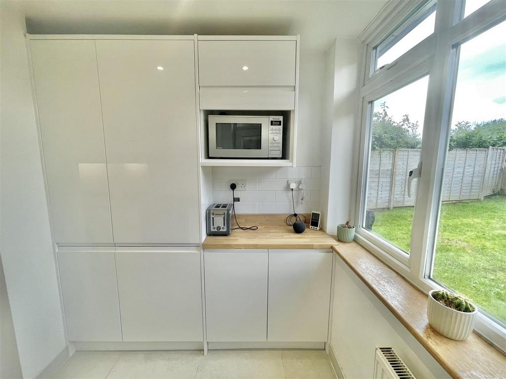 Kitchen 2.jpg