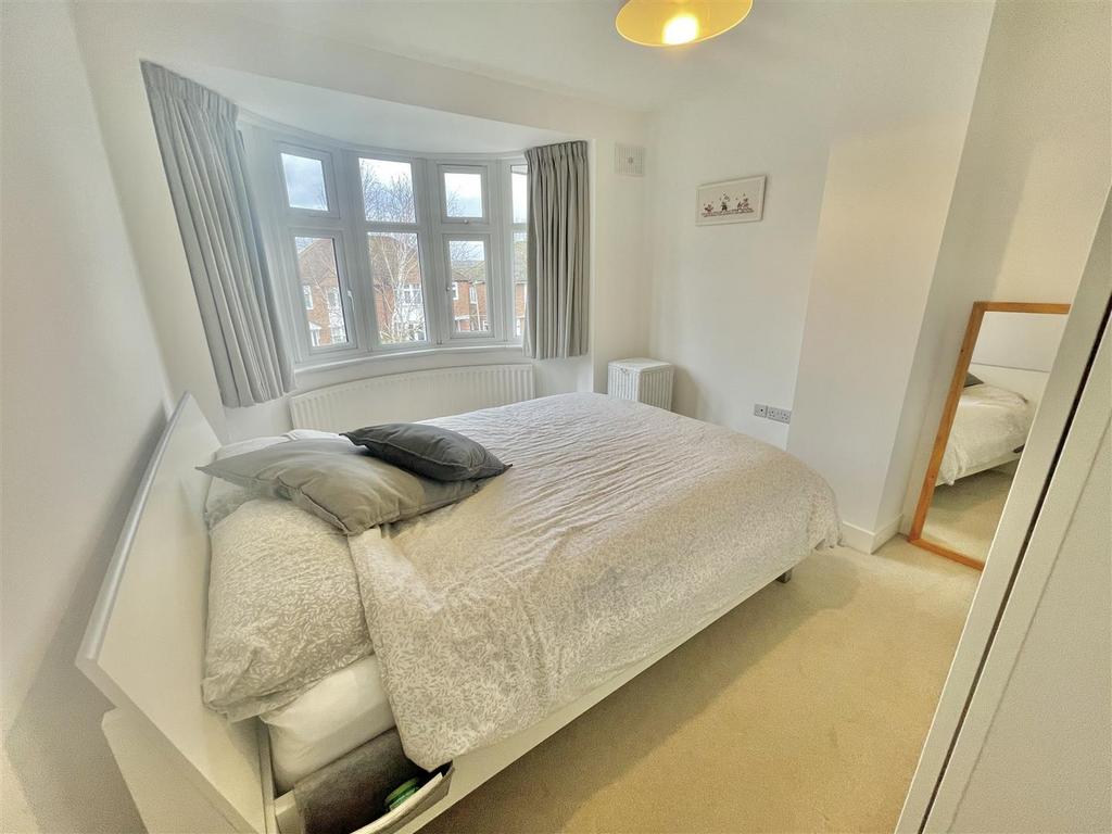 Bedroom 1.jpg
