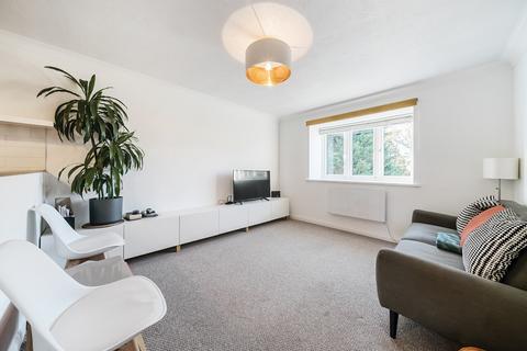 1 bedroom flat to rent, Woolwich Road Belvedere DA17