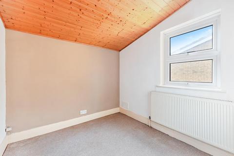 3 bedroom end of terrace house for sale, Oatlands Road, Burgh Heath