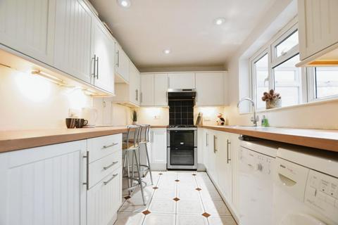 8 Wells Close, Bristol, BS14 0PD