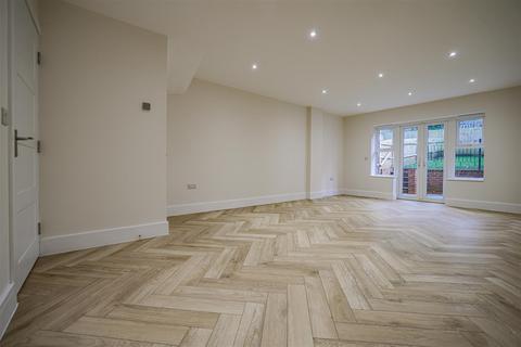 6 Aston Close, Hemel Hempstead, HP3 9HJ