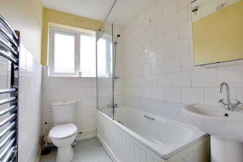 2 bedroom flat to rent, High Street, Rickmansworth, WD3