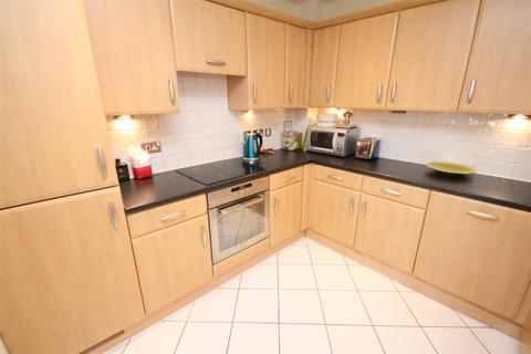 2 bedroom flat to rent, Stoke Road, Guildford