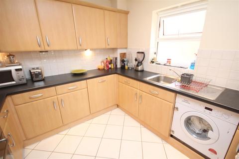 2 bedroom flat to rent, Stoke Road, Guildford