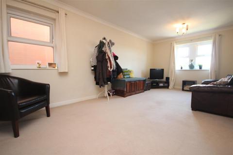 2 bedroom flat to rent, Stoke Road, Guildford