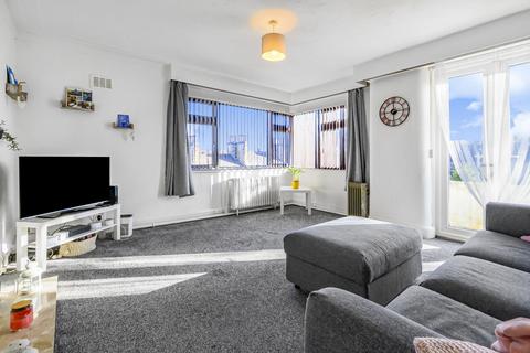 2 bedroom flat for sale, Bradford Road, Shipley BD18