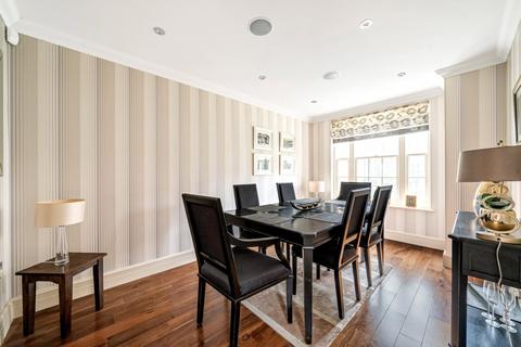 4 bedroom end of terrace house for sale, Warrenhurst Gardens, Weybridge, KT13