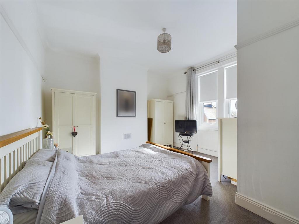 Bed 1.jpg