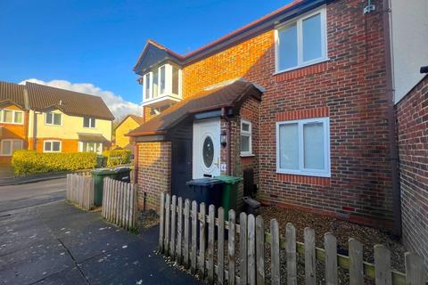 2 bedroom maisonette to rent, Waldon Gardens, Southampton SO18