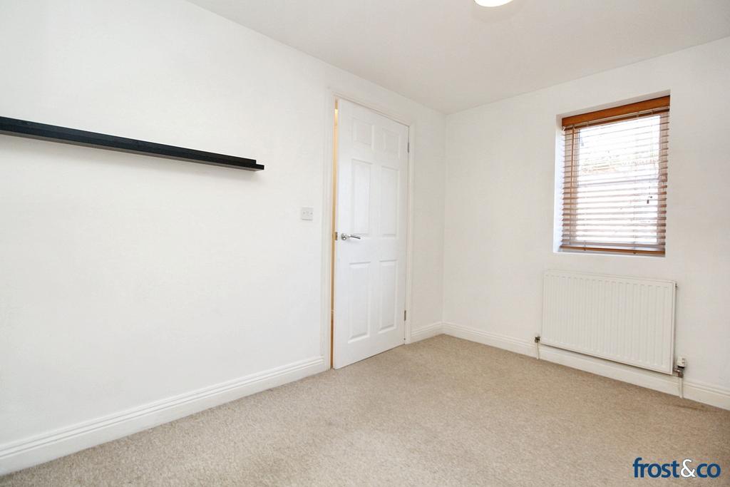 Bedroom 2 (2)