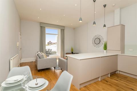 2 bedroom flat to rent, Western Road, Brighton