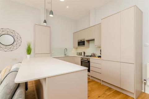 2 bedroom flat to rent, Western Road, Brighton