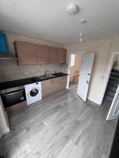 4 bedroom flat to rent, Northolt Road, HA2