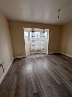 4 bedroom flat to rent, Northolt Road, HA2