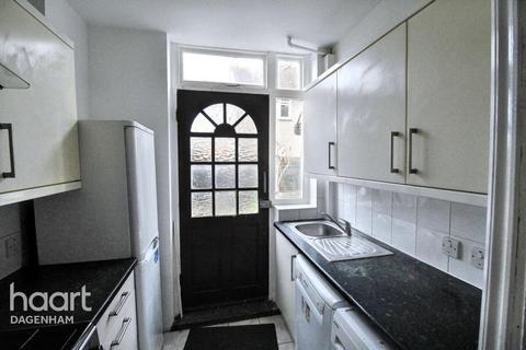 2 bedroom terraced house to rent, Wood Lane, DAGENHAM