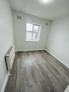 2 bedroom flat to rent, The Hyde, London NW9