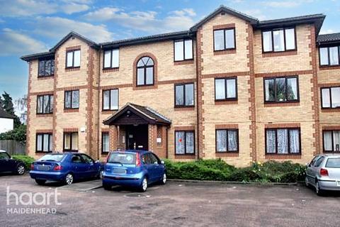 1 bedroom flat for sale, Kinnaird Close, SLOUGH