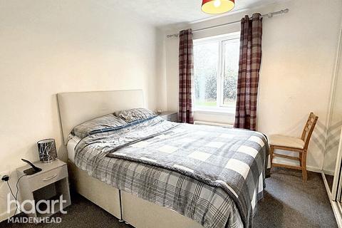 1 bedroom flat for sale, Kinnaird Close, SLOUGH