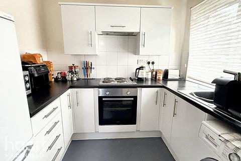 1 bedroom flat for sale, Kinnaird Close, SLOUGH