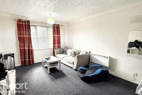 1 bedroom flat for sale, Kinnaird Close, SLOUGH