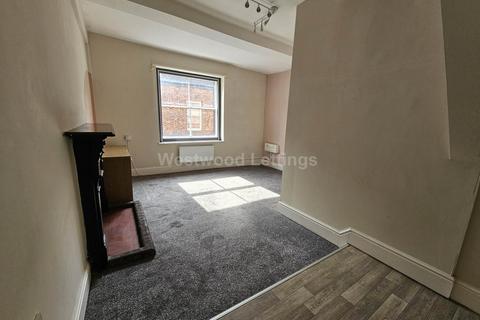 2 bedroom flat to rent, Sheep Market, Leek