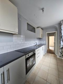 2 bedroom flat to rent, Sheep Market, Leek