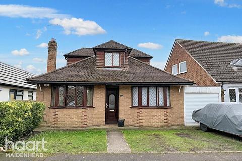 3 bedroom bungalow for sale, Tilstone Close, WINDSOR