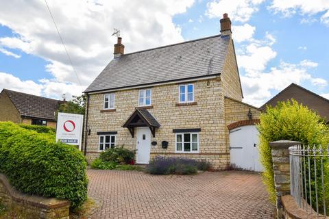 3 bedroom detached house for sale, Milthorpe, Lois Weedon, NN12