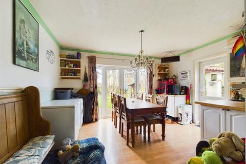 19 Collingbourne Road, Gloucester, GL4 6BG