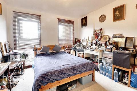 1 bedroom apartment for sale, Rectory Park Avenue, Northolt